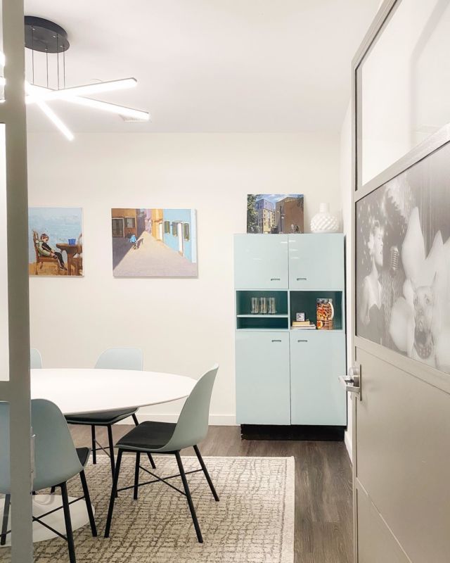 Important client meeting? We have a variety of meeting rooms, outfitted to meet your needs. 
.
.
.
.
#workspace #officespace #focus #workhabits #workhereworkbetter #coworkingspace #tech #imaginemore #coworking #officestyle #smallbiz #freelancer #jerseycity #hoboken  #worklifebalance #manhattan  #create #wfh
