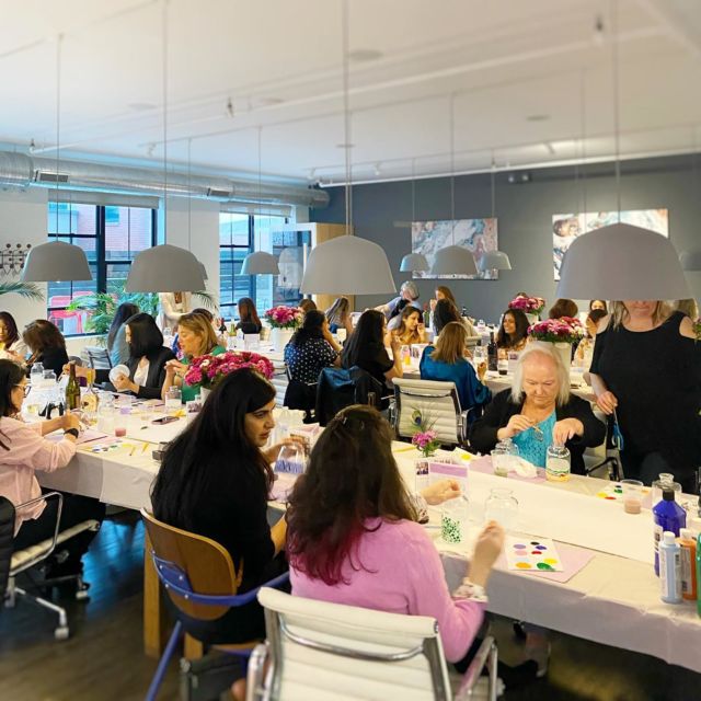 We love to see it, creative collaboration ✨💓a gorgeous scene from the recent @womenrisinginc “Made with Love” paint and sip event, sponsored by @silvermanbuilding 
.
.
.
.
.
 #workspace #officespace #focus #workhabits #workhereworkbetter #coworkingspace #tech #imaginemore #coworking #officestyle #smallbiz #freelancer #jerseycity #hoboken  #worklifebalance #manhattan  #create