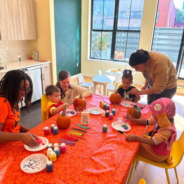 Scenes from our pumpkin paint party this past Saturday with our favorite local plant auntie @tiaplanta at our Imagine More Playspace 🌱 🪴 🎃  thank you to everyone who participated! 🧡
.
.
.
.
.
.
#workstyle #officespace #focus #workhabits #workhereworkbetter #coworkingspace #tech #imaginemore #coworking #officestyle #smallbiz #freelancer #jerseycity #hoboken #worklifebalance #manhattan #create #nature #earthday #retreat #jersey #jerseycity #jerseycitymomsnetwork #jerseycityevents #jc #silvermanbuilding